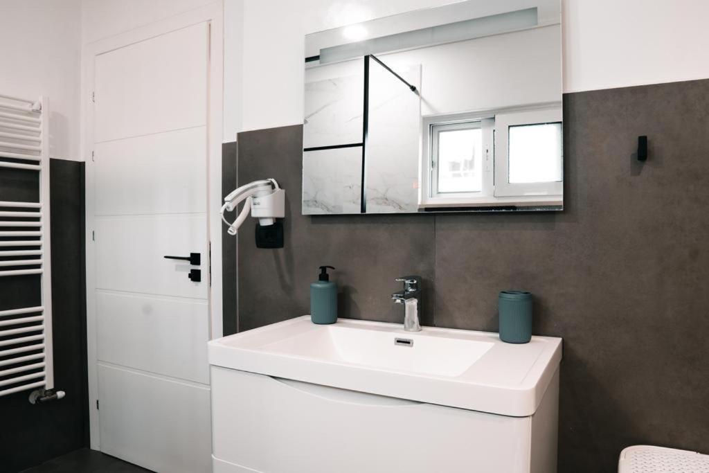 Novi'S Luxury Apartment 1 Gjirokaster Luaran gambar